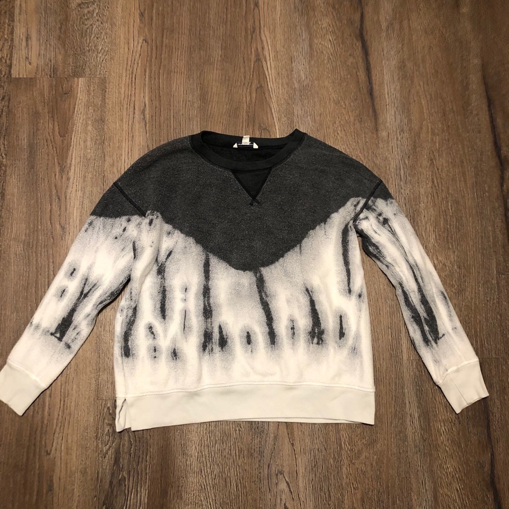 sweatshirt
